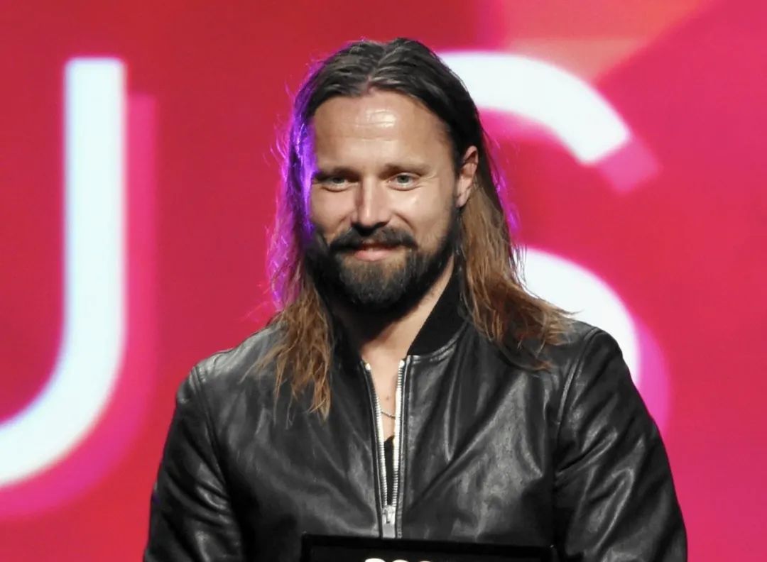 max martin是近二十年来最火的音乐制 作人,被誉为全球第一制作人.