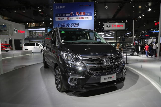 东风风行风行m720万级别宽适商务舱mpv车展实拍