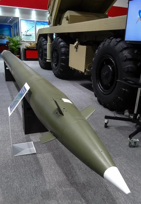 延伸陆军精准"火力臂"的强悍杀器——新一代370毫米箱式远程火箭炮(上