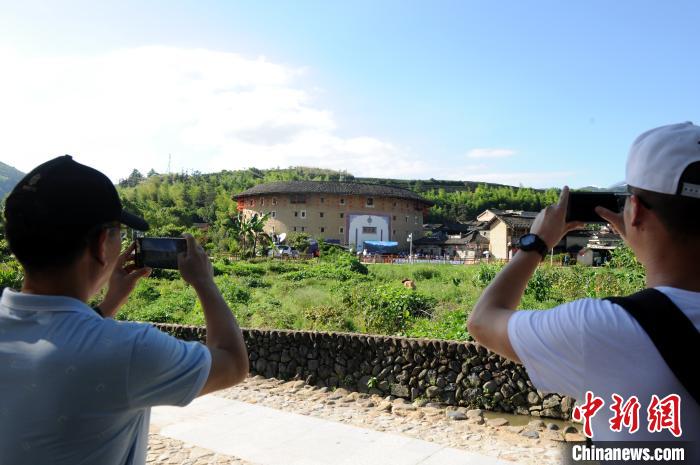 福建土楼（南靖）景区游客有序参观