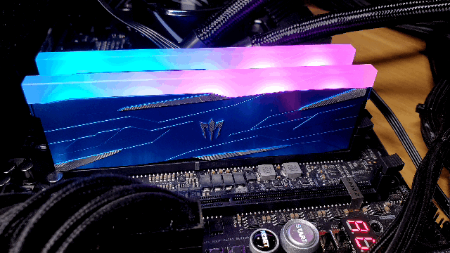 影驰gamerblueddr43000内存评测蓝色的小精灵