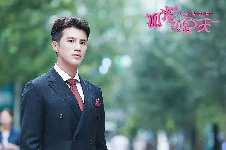 今天,我就要揭了这霸道总裁的老底儿