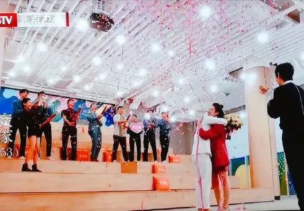 被打手前妻家暴2年，因重度抑郁退出娱乐圈，如今靠刷马桶被全网赞爆：他凭什么？