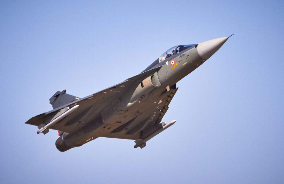 印度战机速度超乎想象,lca成功批量投产,成为枭龙最大对手?__凤凰网