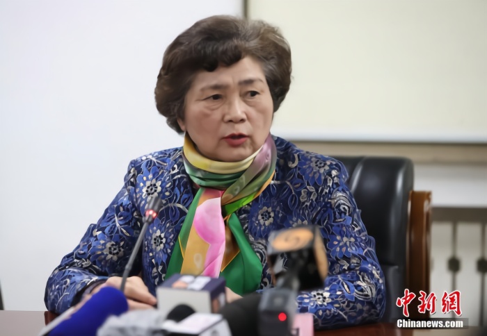 李兰娟一线医生不敢喝水上厕所