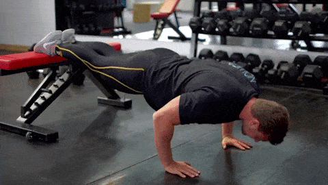 俯卧撑练胸肌太简单?试试这个挑战,爽爆