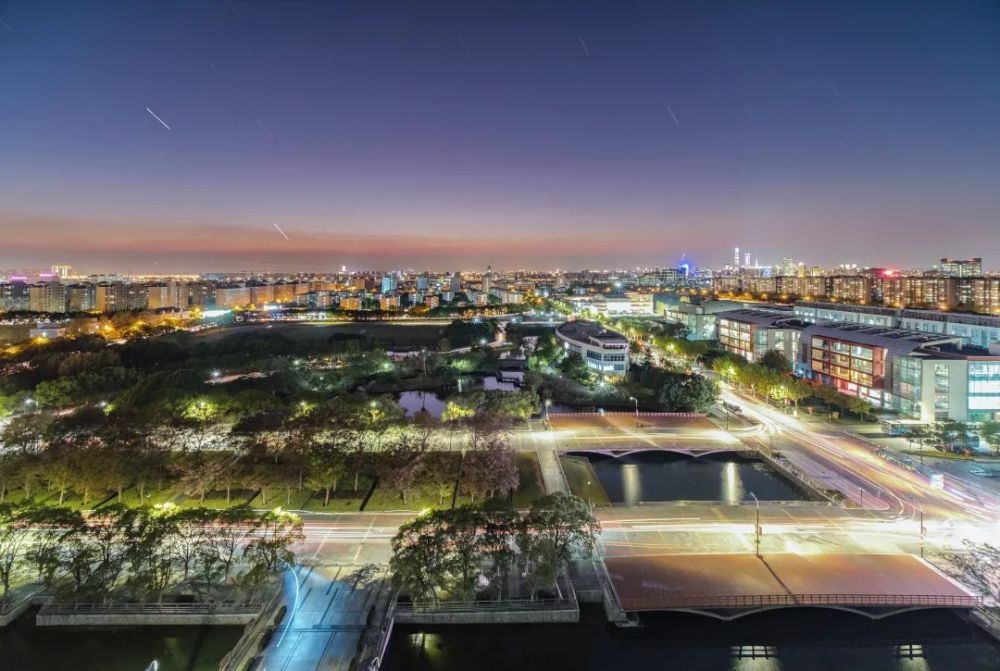 松江大学城夜景美图每一盏点亮的灯都有故事