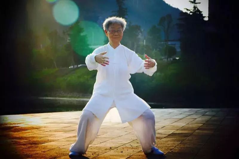 练太极拳站桩功如有这几种感受说明你的桩站对了