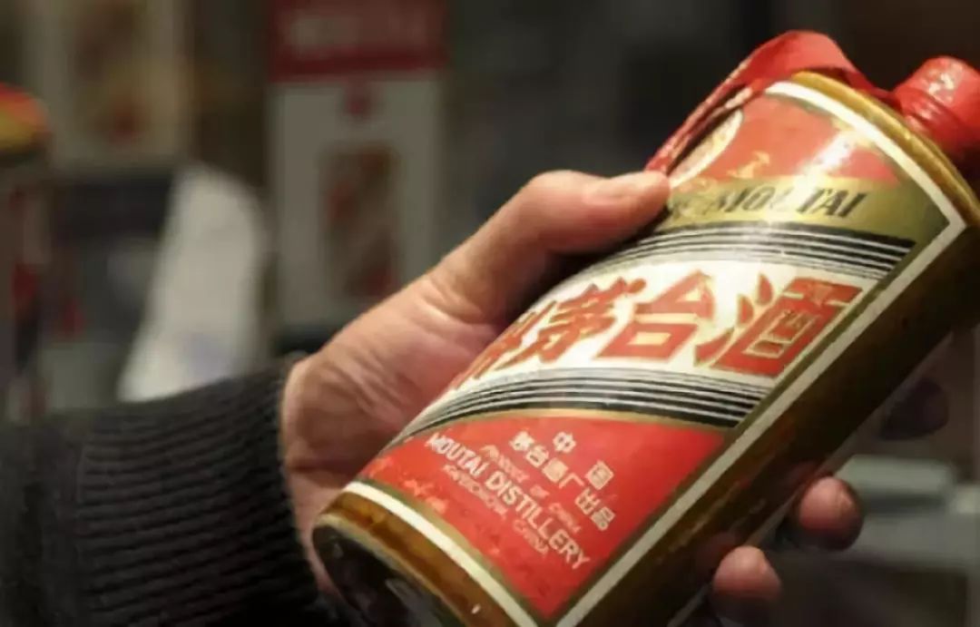 70年來茅臺酒瓶變化過程:三節瓶,乳玻瓶,醬瓶,紀念瓶