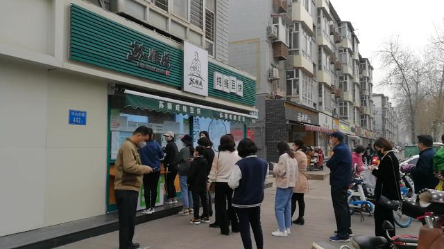 蛋糕店门口飘香,步行街人来人往……石家庄街边小店各大商圈都"醒"了