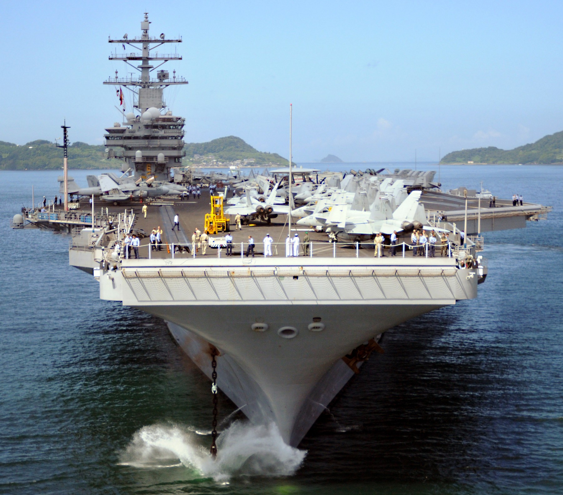 图鉴:"尼米兹"级航空母舰"里根"号总体设计特点