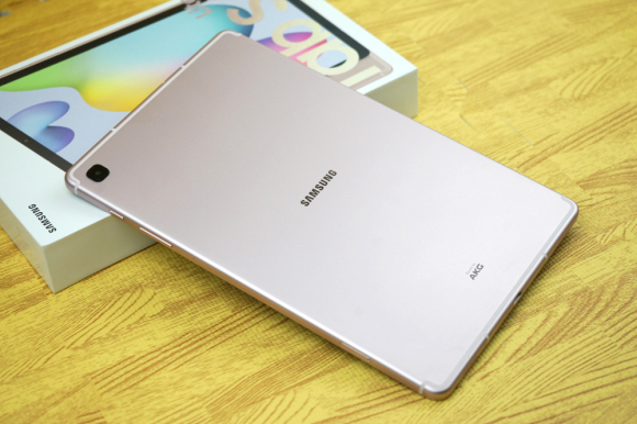 三星galaxy s6 lite图赏:生产力和娱乐性兼备 实力抗衡ipad