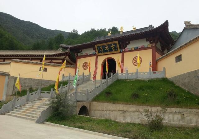 中国唯一一座"寺庙养老院",可免费入住,但许多人不满足条件__凤凰网