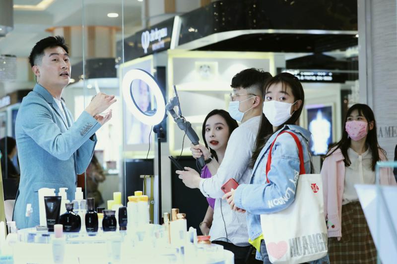 第一百货品牌个性化直播.