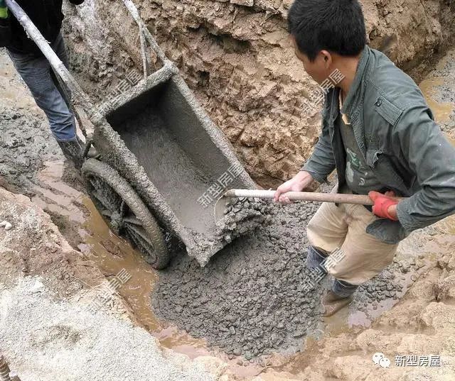 农村人盖新房,打混凝土的正确姿势在这里,这样建的房才结实