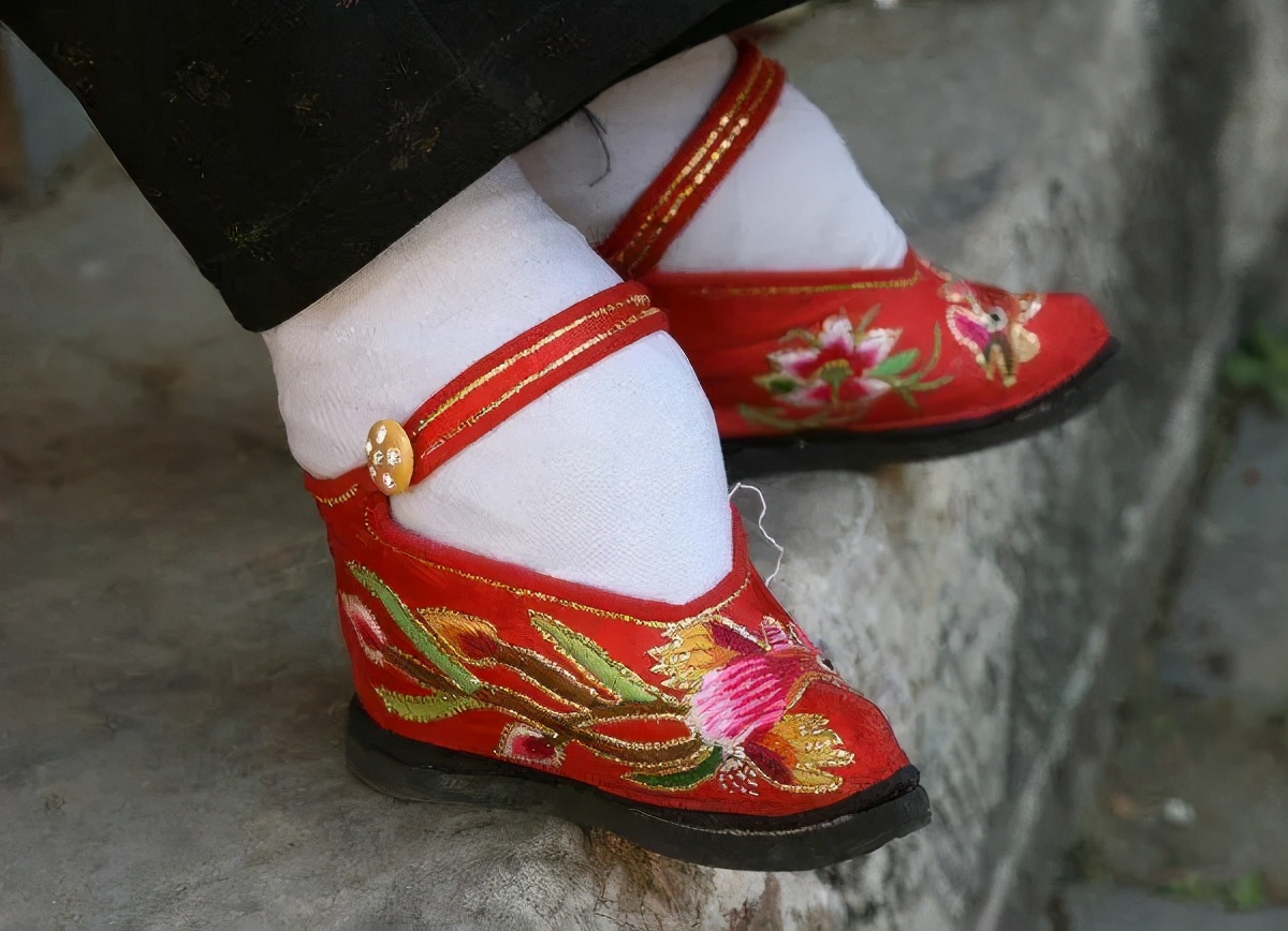 中国妇女裹脚的传统是怎么消失的？ - 知乎