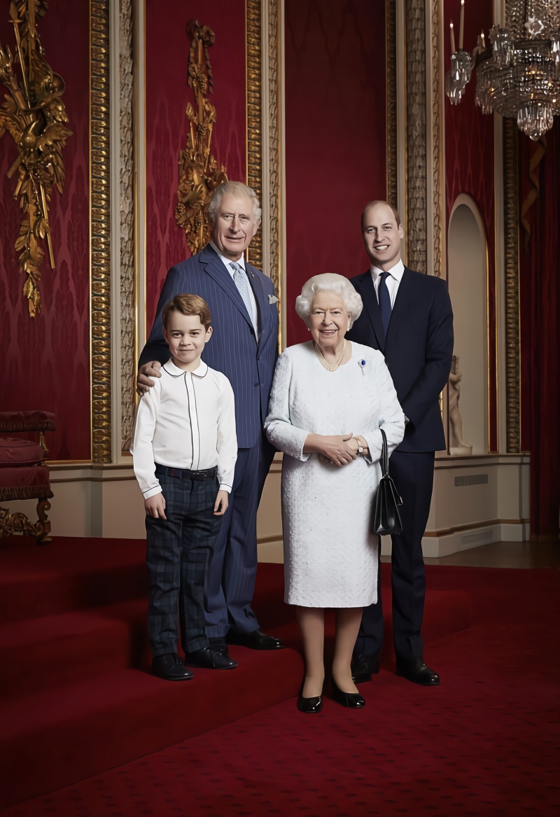 四世同堂，英国王室新年晒女王与三代继承人合影