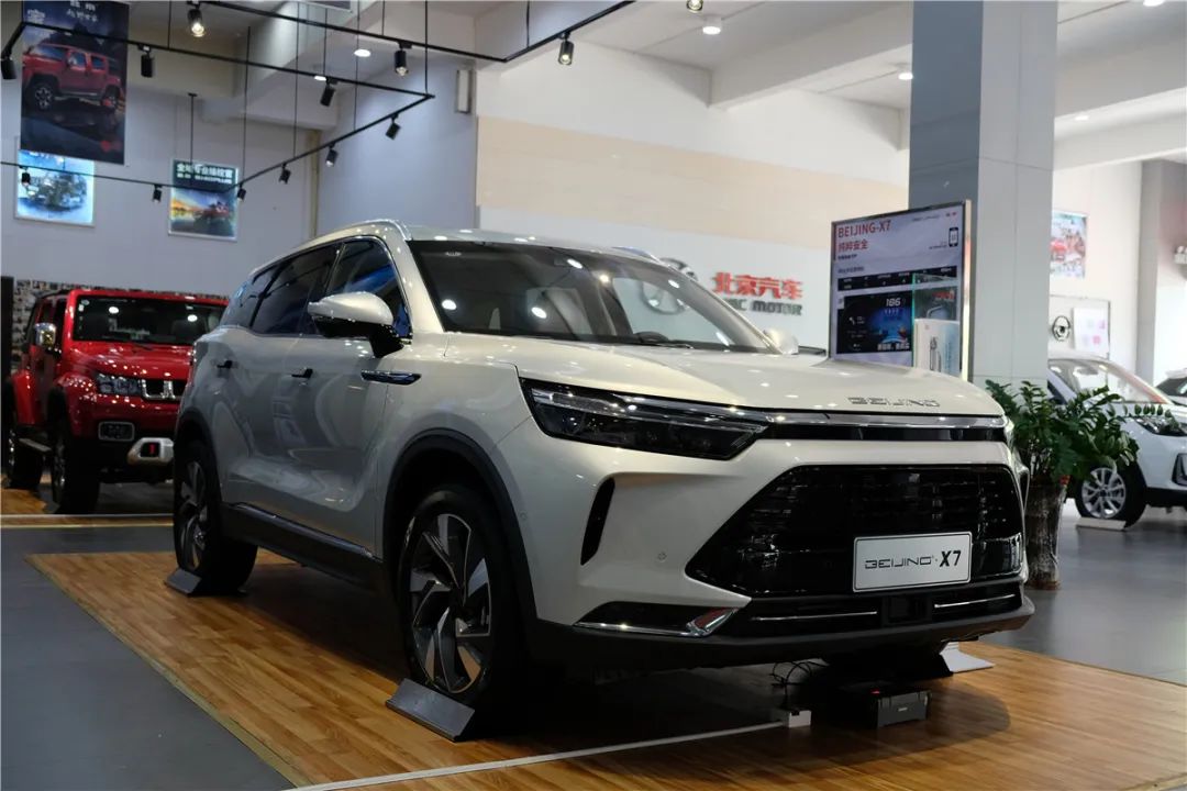 轴距2米8,终身质保,10.49万起的beijing-x7预定热销?