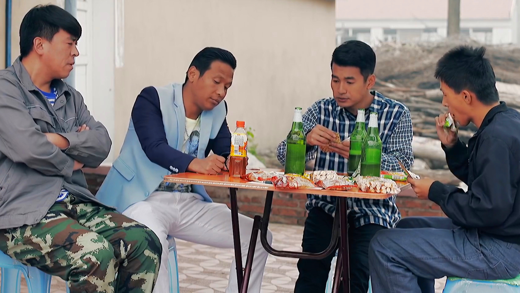 宋小宝文松爆笑斗地主,一上来就招呼王炸,文松