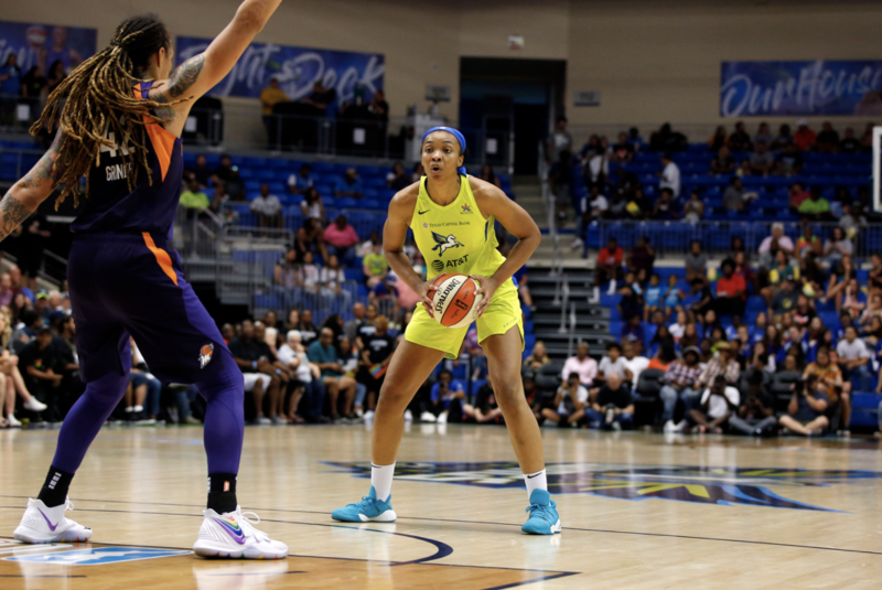 到了快35岁的时候,在国外打了十多年球的帕梅拉终于回国加入了美国