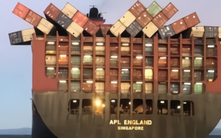 中国驶往澳洲货轮集装箱坠海 大量口罩冲上悉尼海滩