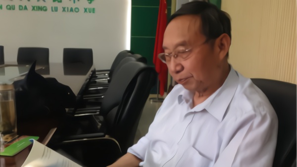 武汉环境教育专家徐大鹏因肺部感染离世（视频）