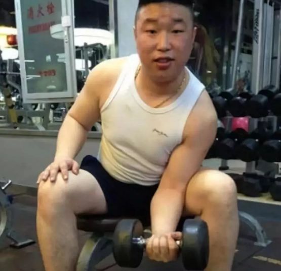 德云社烧饼与比基尼女神同框这身材谁能抗得住