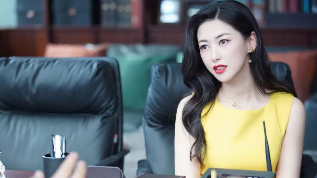 看完精英律师我迷上了粟娜的裙子