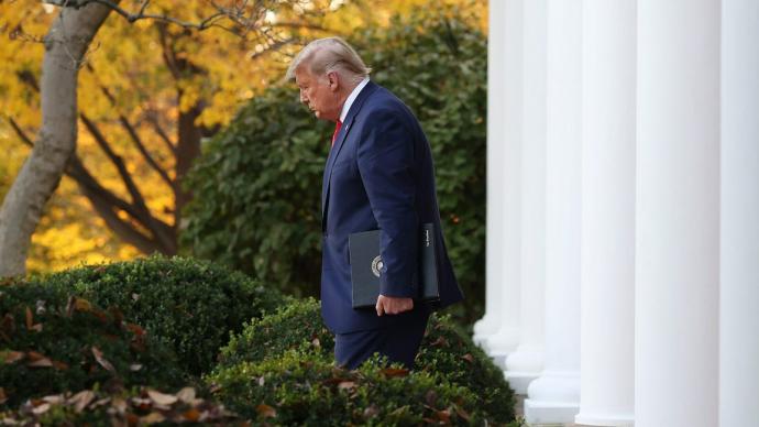 美媒:消息人士称特朗普曾拒绝在拜登就职日当天离开白宫