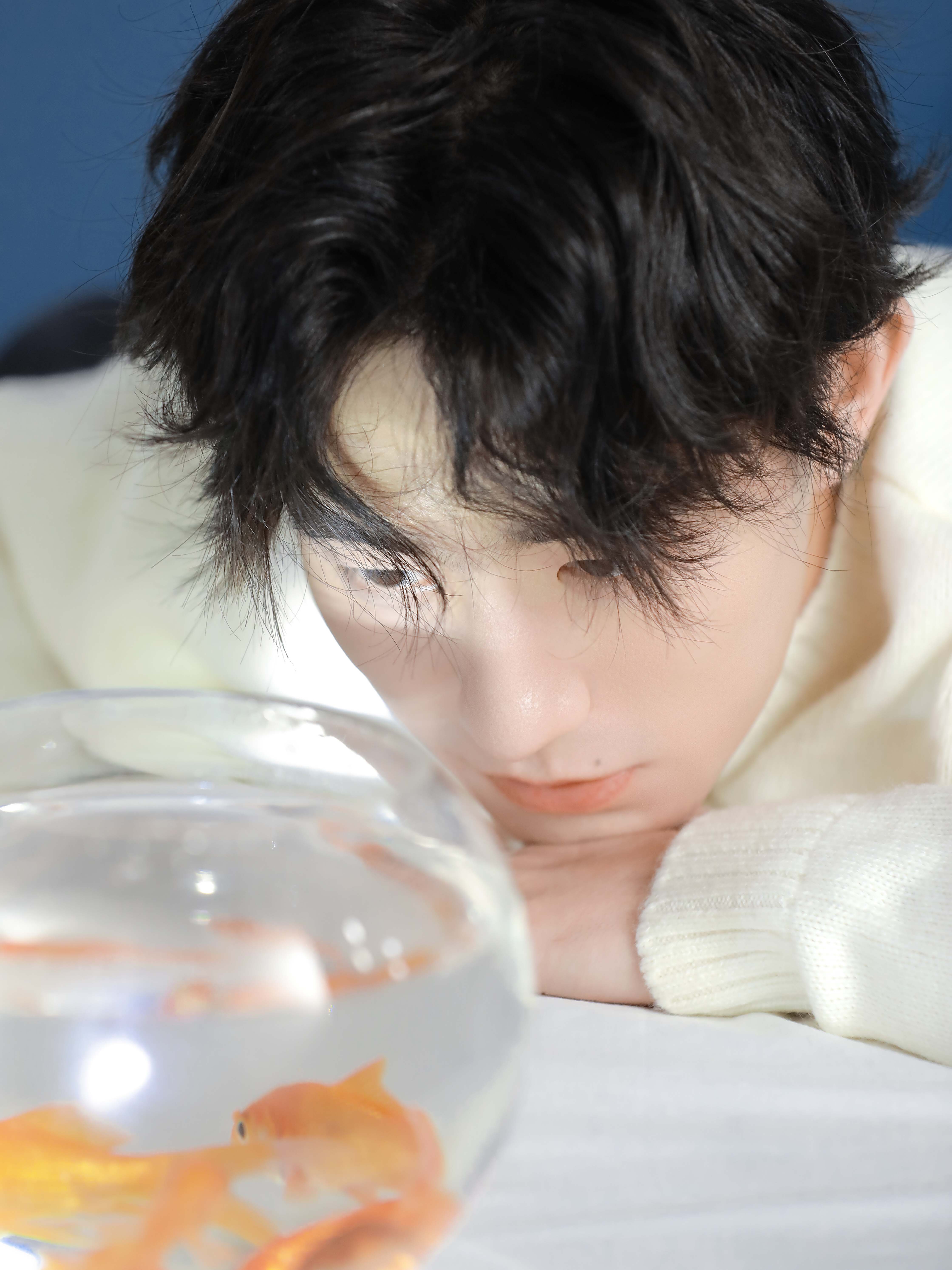 郑好日系写真大片色彩浓郁有张力 眼神温柔温润有质感