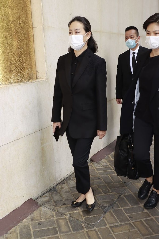 “赌王”何鸿燊葬礼举行 奚梦瑶何猷君现身 何超莲窦骁牵手入场