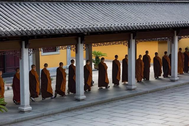 为什么在佛前礼拜出家师父时师父说礼佛一拜