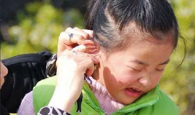 13岁女孩右耳失聪只因同学间的小游戏医生恢复可能只有50