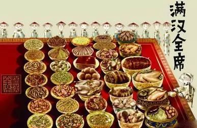 以及喜幛,天地桌等婚宴装点,尽显宫廷御膳的华丽考究,突出