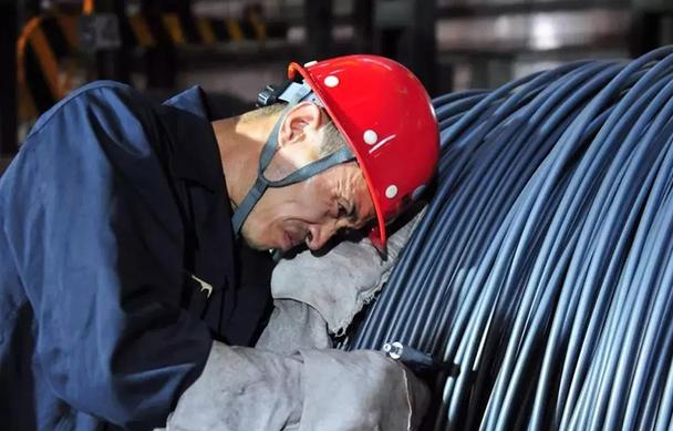 农民工,一个"内忧外患"的群体,俩问题处理不好,彻底断了退路__凤凰网