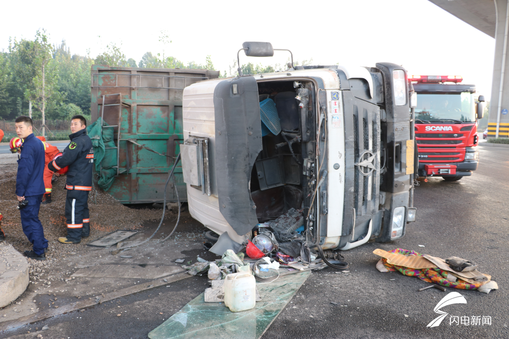 济南交警通报历城区924道路交通事故原因系超载违规造成一死一伤