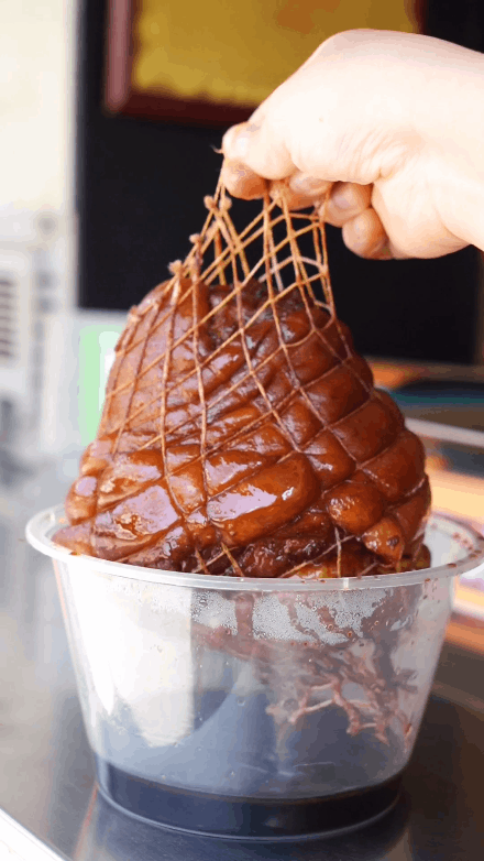 北京这辆绿皮车每天飘出肘子味儿