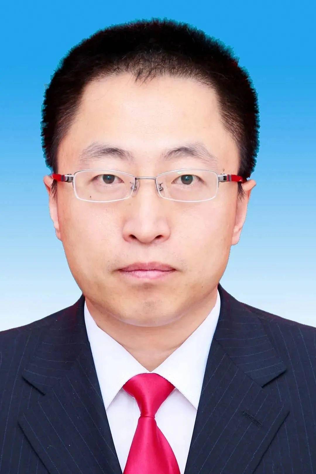 王雪峰任鄂尔多斯一地代区长附简历