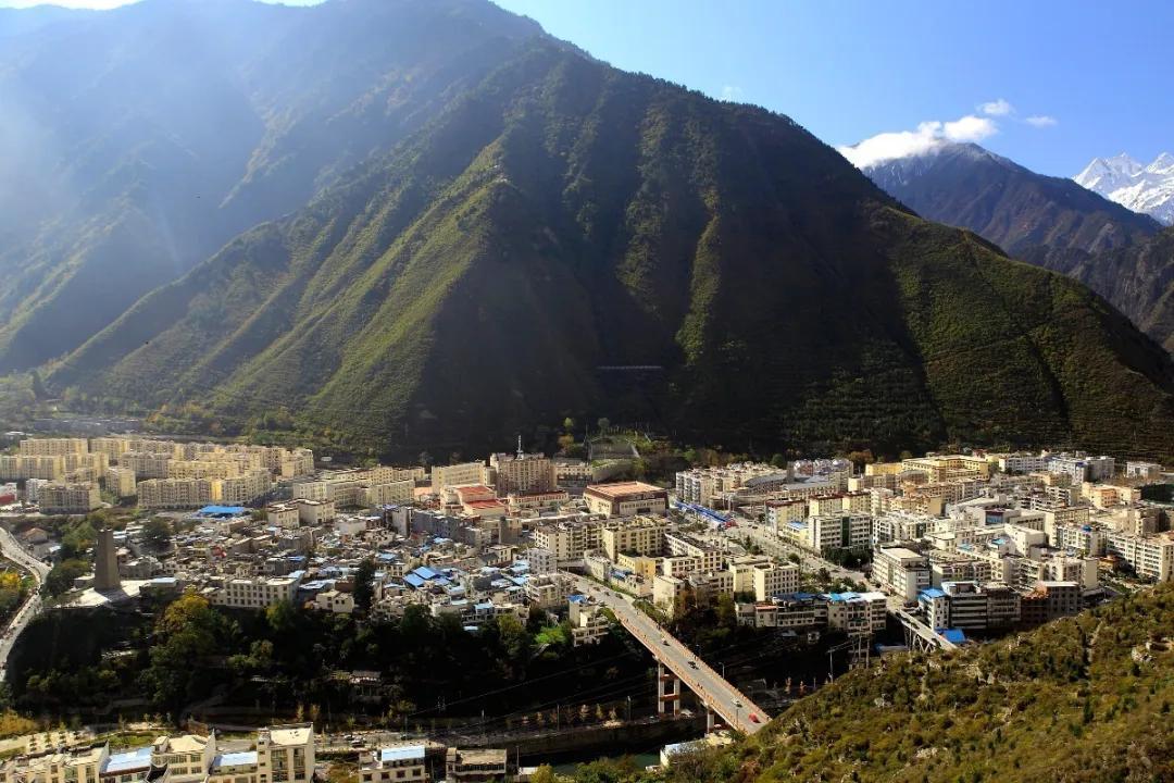 理县:游客更有"耍头",乡民更有赚头__凤凰网