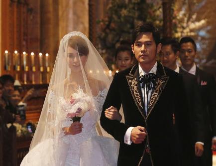 昆凌比周杰伦小了十四岁,不过年龄并不能阻碍他们相爱的脚步,两个人