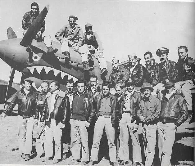 (图为美国援华志愿航空队——"飞虎队",这是一支民间性质的高价雇佣军