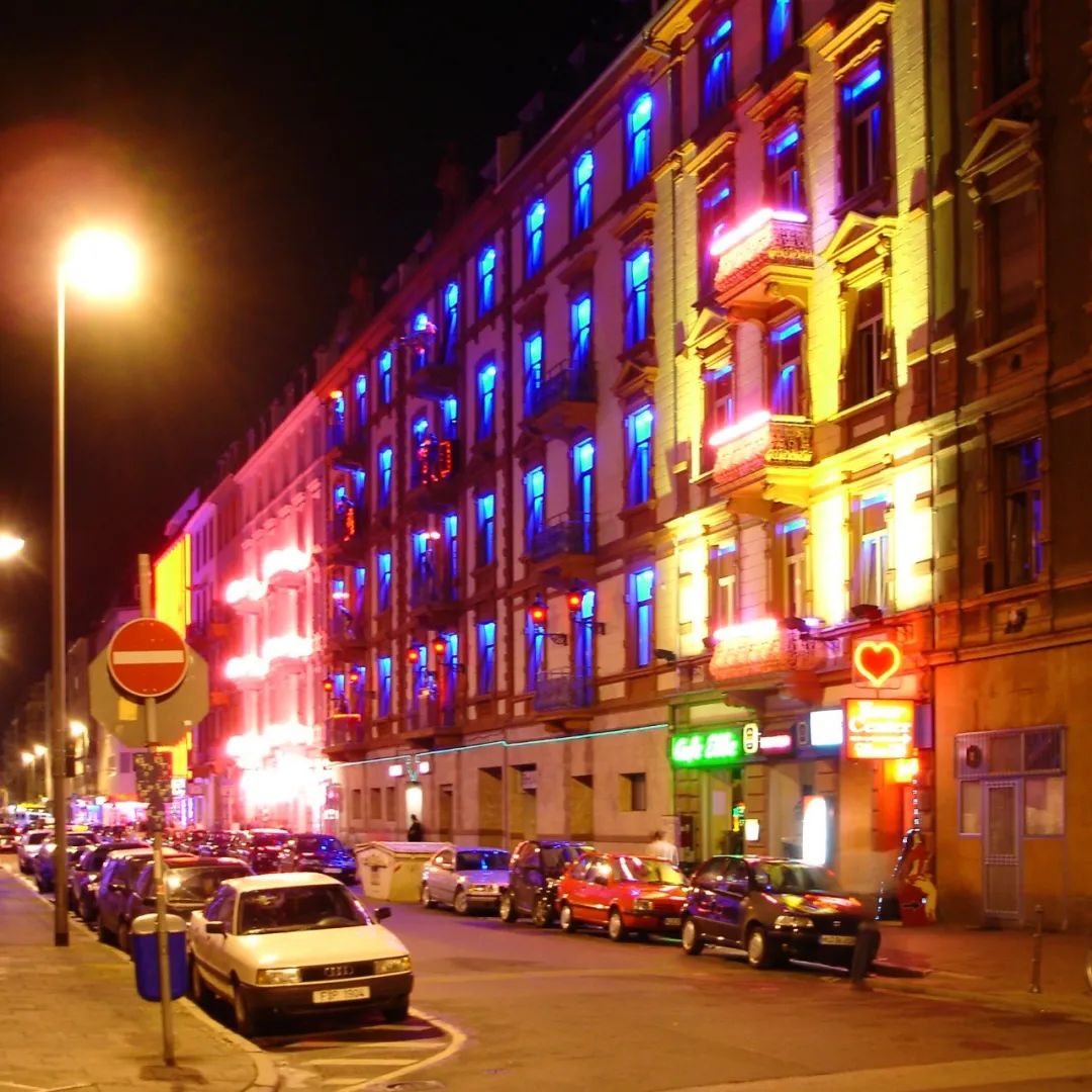 汉堡，德国- 4月3 ：红灯区妓院和str 编辑类库存图片. 图片 包括有 地区, 兄弟, 欧洲, 布琼布拉 - 76516174