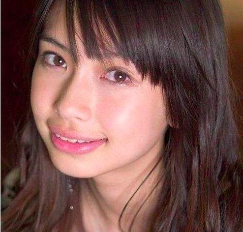 杨颖17岁卸牙套后照片曝光满脸胶原蛋白网友完全不是一个人