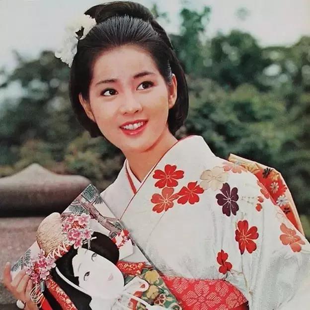 她是日本国宝级影后被日本人民尊为女神也被誉为第一美人
