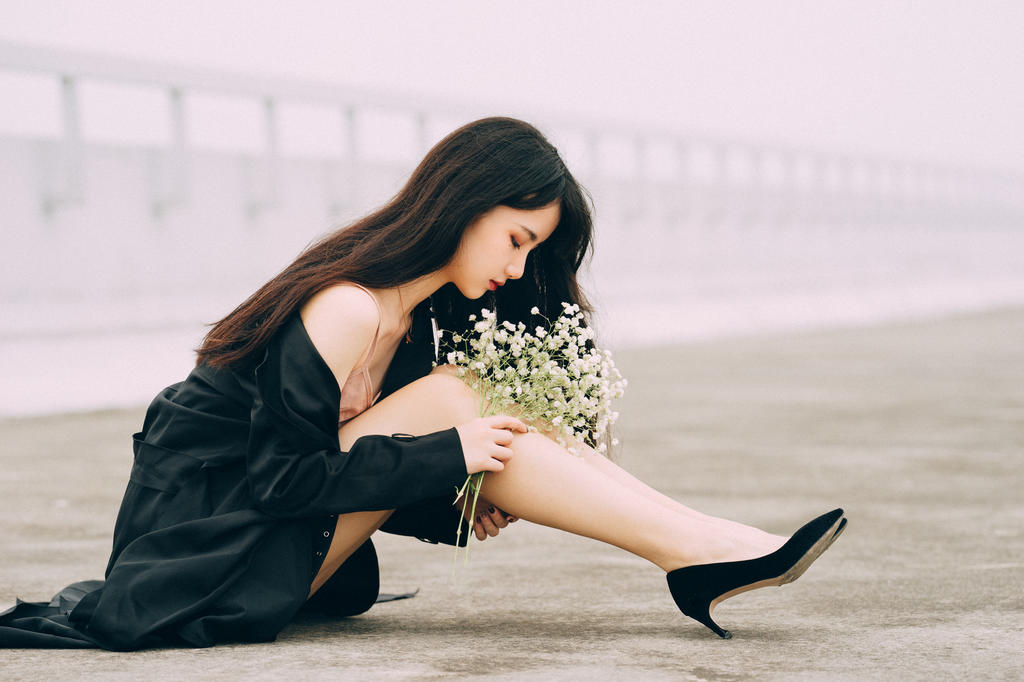 性感可爱大长腿小姐姐天台唯美写真