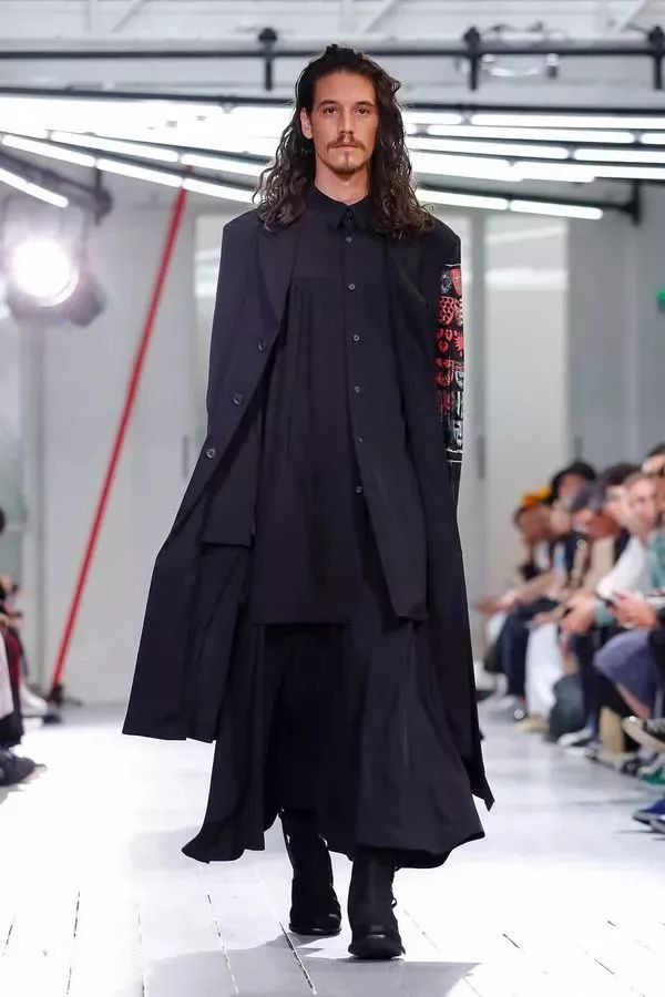 yohjiyamamoto2020春夏山本耀司的黑色诗意想象
