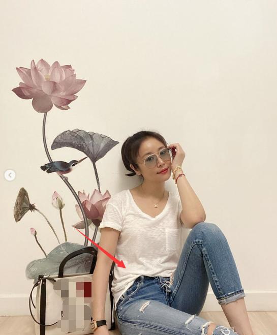 林心如晒美照提前庆祝情人节 穿紧身裤小腹平坦不似有孕_品推资讯