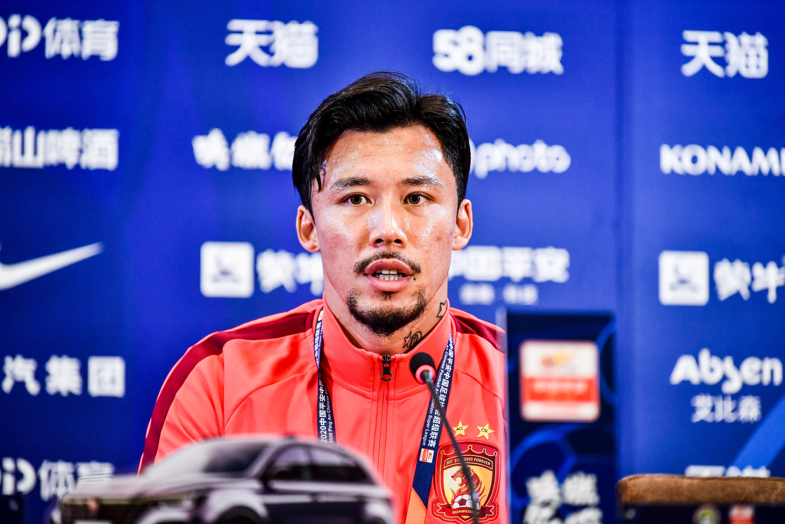 张琳芃因赛前受伤未能首发经比赛监督同意改为替补