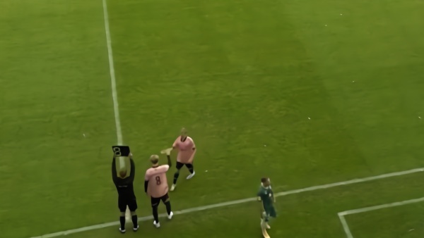 出场13秒就被换下，爱沙尼亚足球也学中超？
