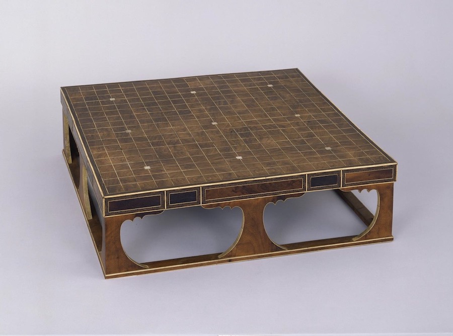 正仓院内保存着的圣武天皇紫檀木棋盘 资料图